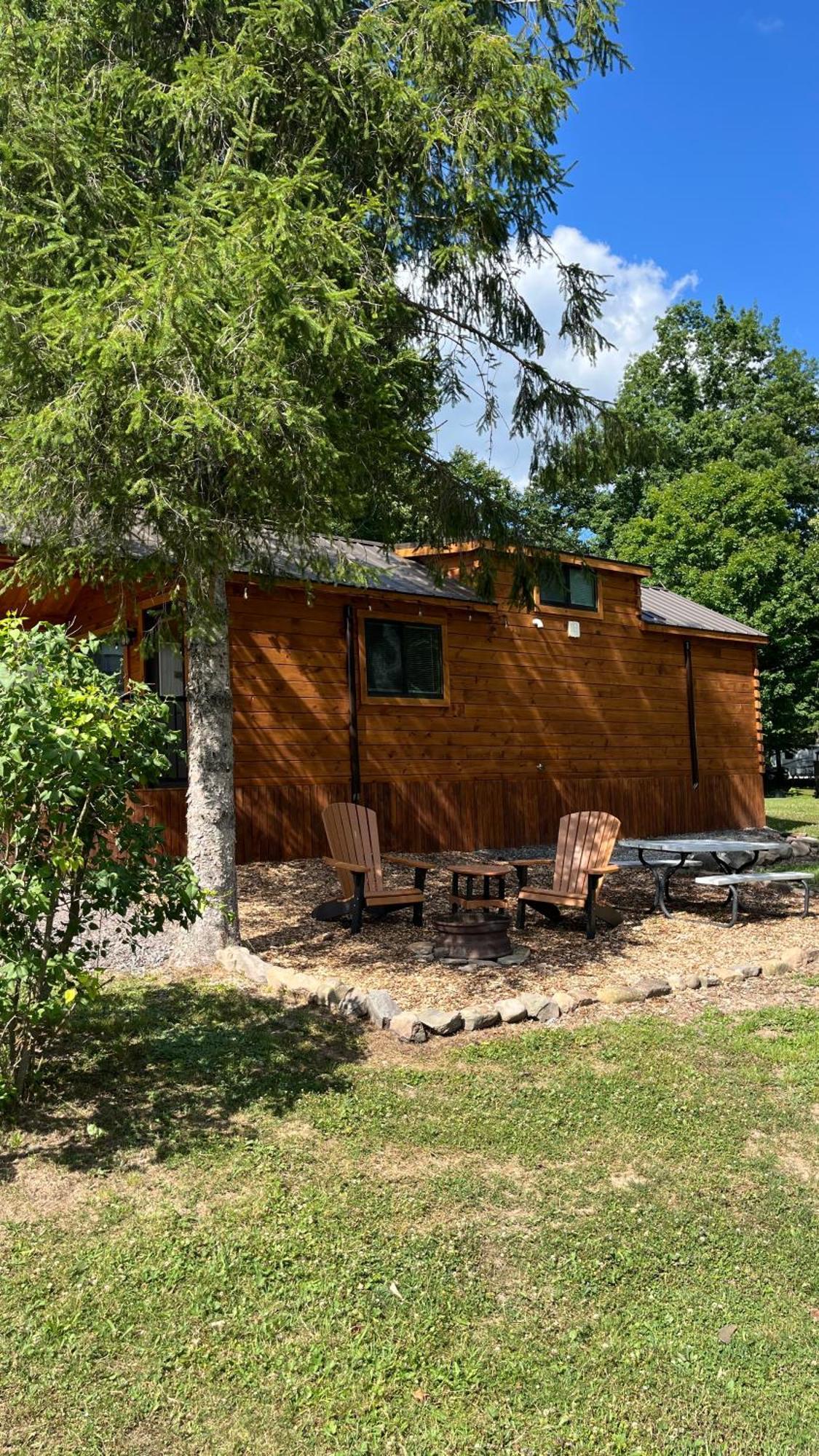 Route 6 Campground Gaines Room photo