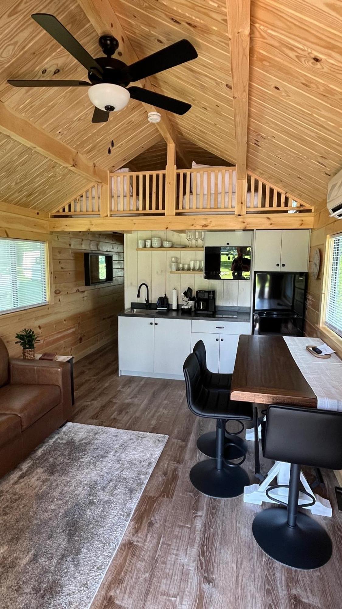 Route 6 Campground Gaines Room photo