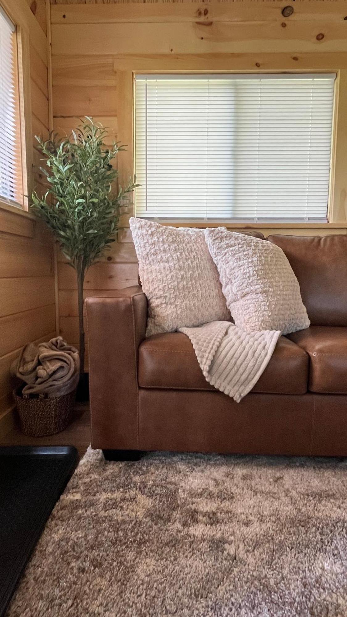 Route 6 Campground Gaines Room photo