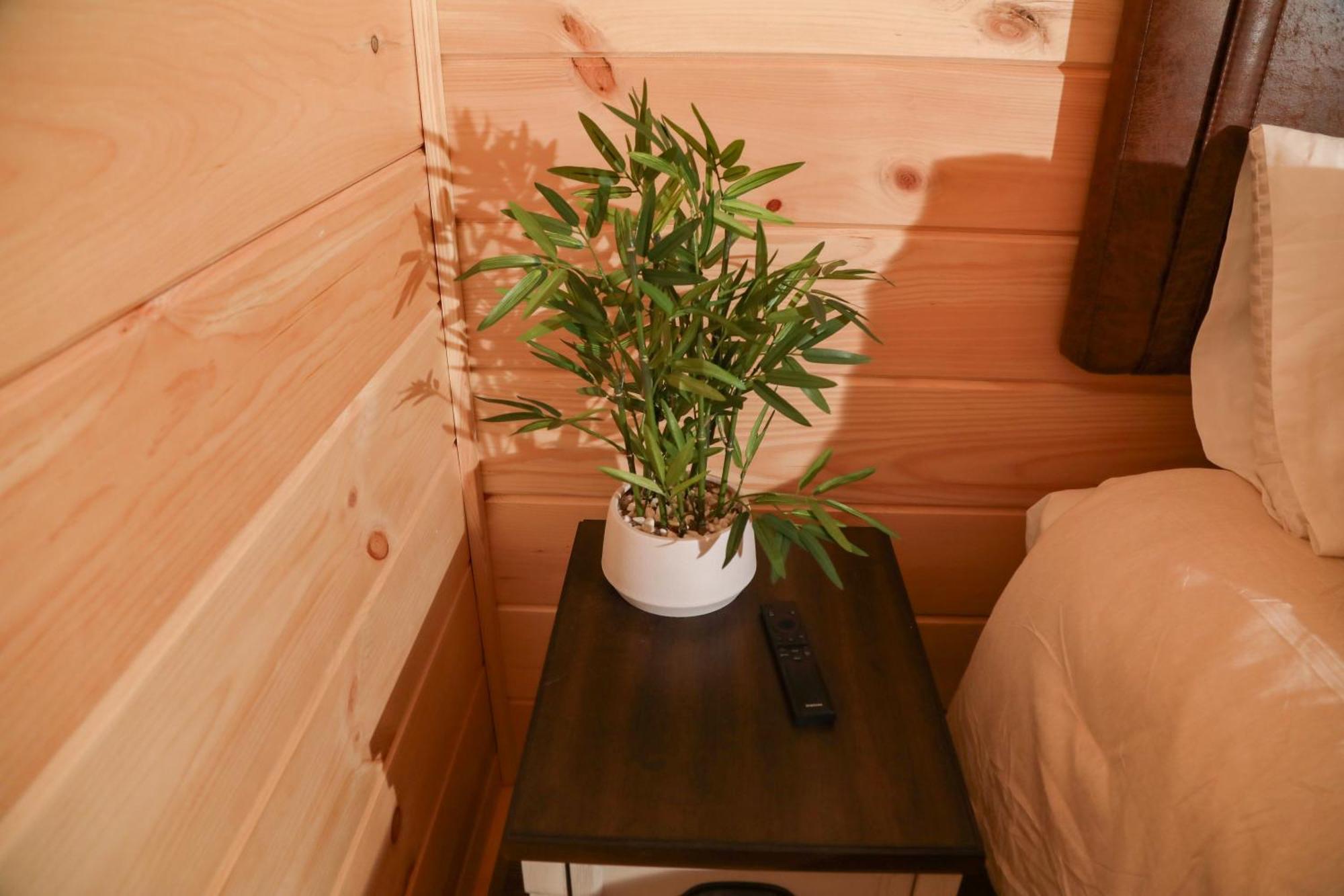 Route 6 Campground Gaines Room photo