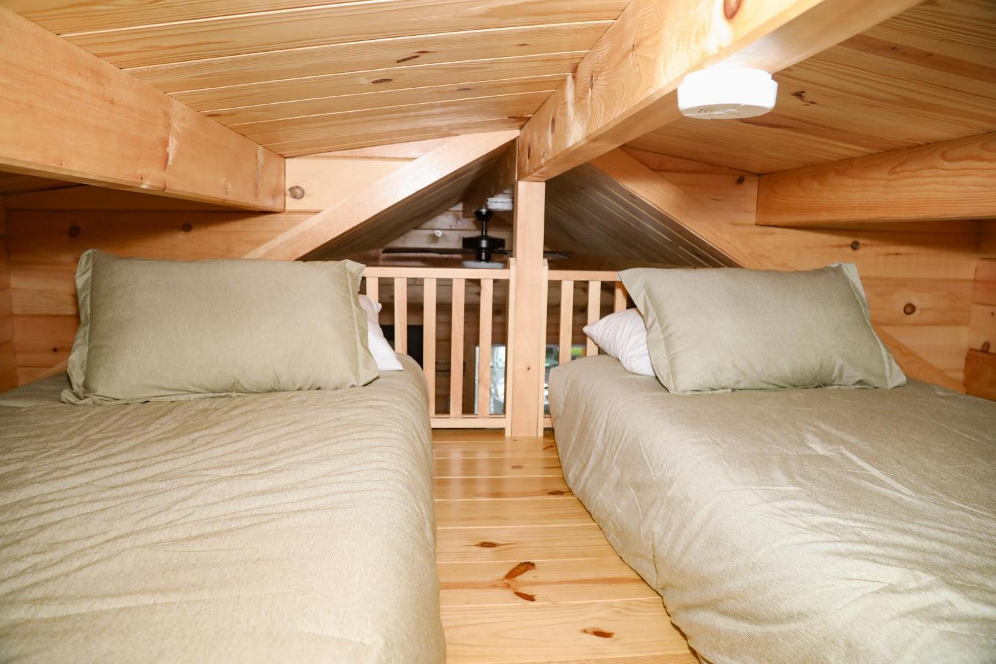 Route 6 Campground Gaines Room photo